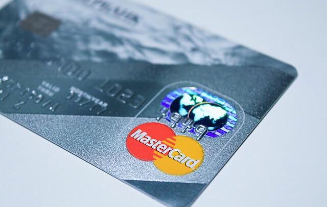 Korzyści posiadania karty kredytowej